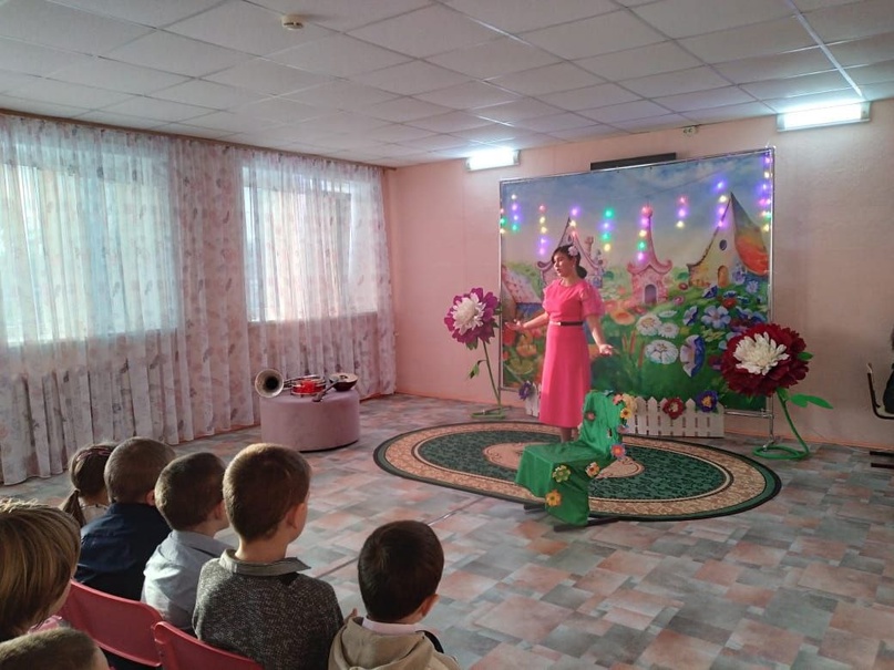 Театральное представление: &amp;quot;Приключения Незнайки в цветочном городе&amp;quot;.